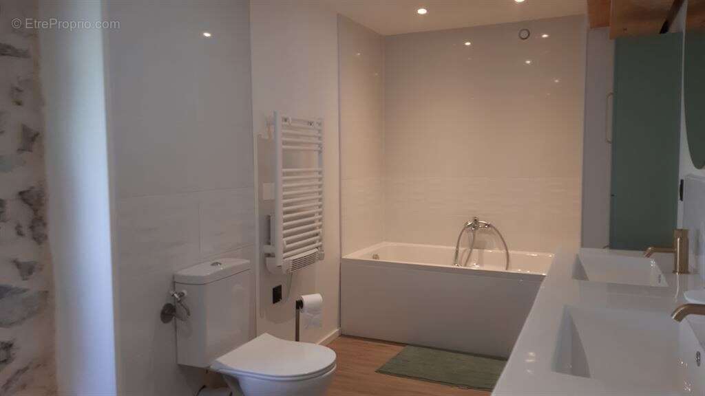 Entièrement Rénovée avec Style et Efficacité - photo 9