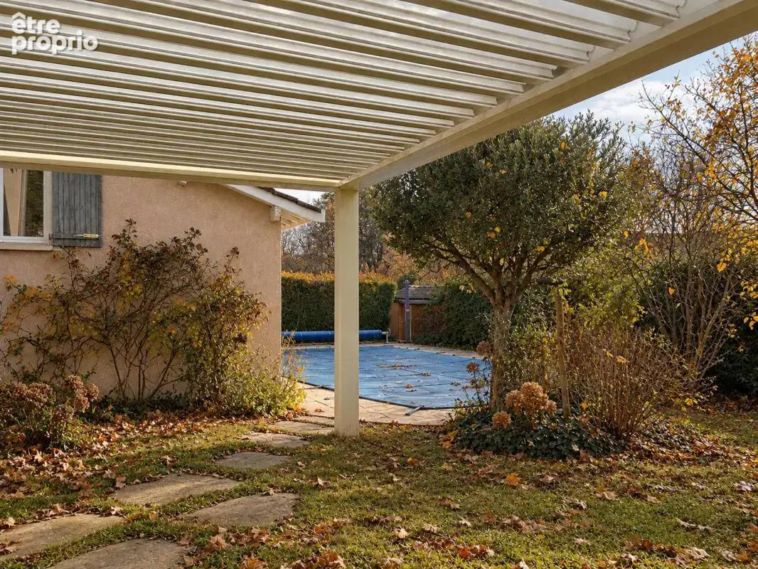 Savigneux – Maison avec piscine, jardin et 5 chambres ! - photo 14