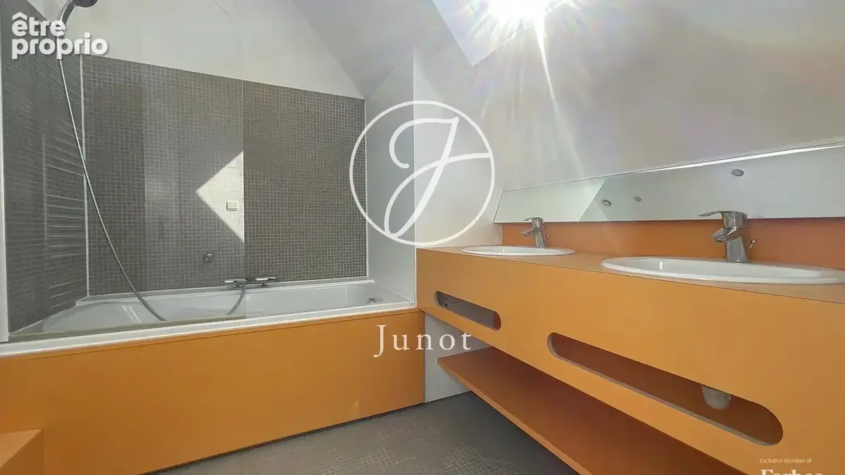 Lille - VIEUX LILLE - Appartement en duplex - 4 pièces - 160,39m² loi carrez - 180,6m² surface utile - 3 chambres - photo 5
