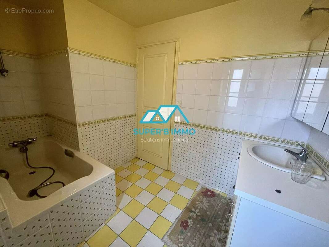 Maison à CHAMPAGNAC-LE-VIEUX