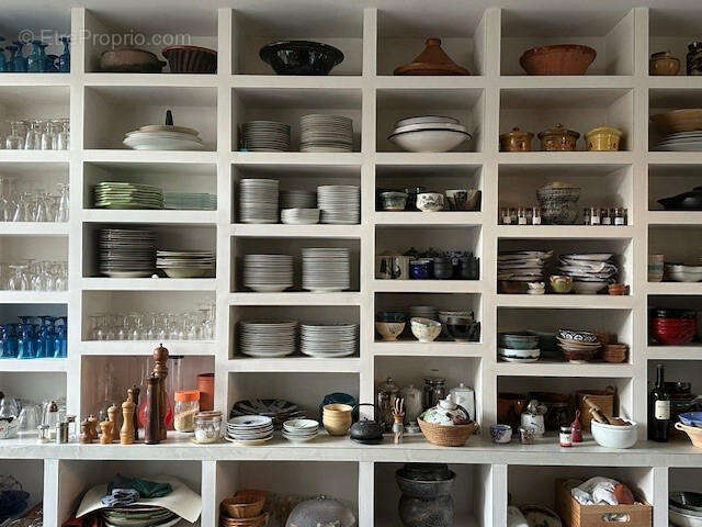 ETAGERE CUISINE - Maison à VIC-FEZENSAC