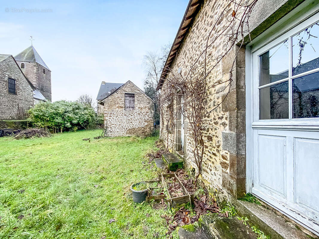 Prieuré du XVe siècle comportant un manoir, une maison d'habitation et une grange - photo 15