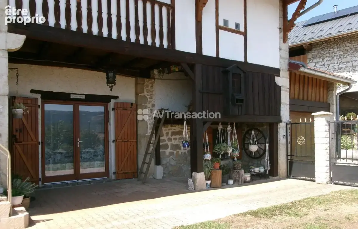 Maison 240 m² à Sutrieu  - photo 12