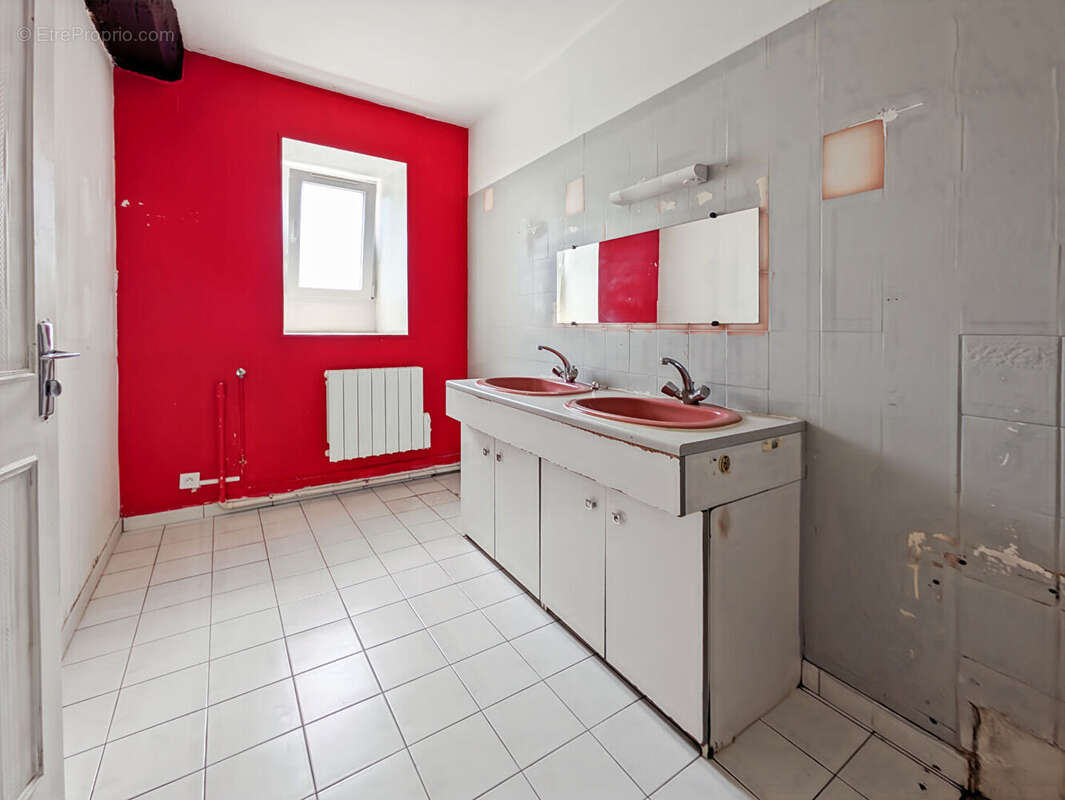 Maison à vendre - en pierre - 5 chambres - 158 m²  Sougeal - Jardin 890 m² - photo 7