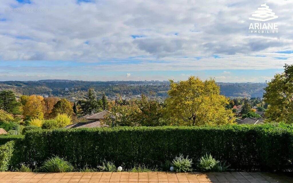 Maison à SAINT-CYR-AU-MONT-D&#039;OR