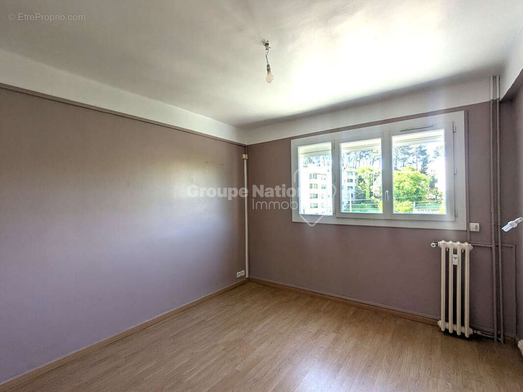 Les 4 chemins - investissement locatif - appartement t3 de 56m² -  - parking interieur - cave - photo 3