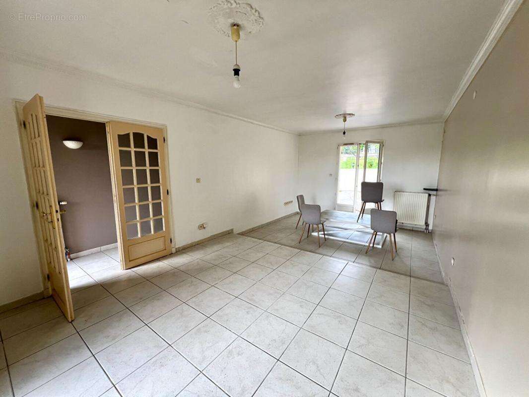 Maison à SAINT-HILAIRE-LA-GRAVELLE