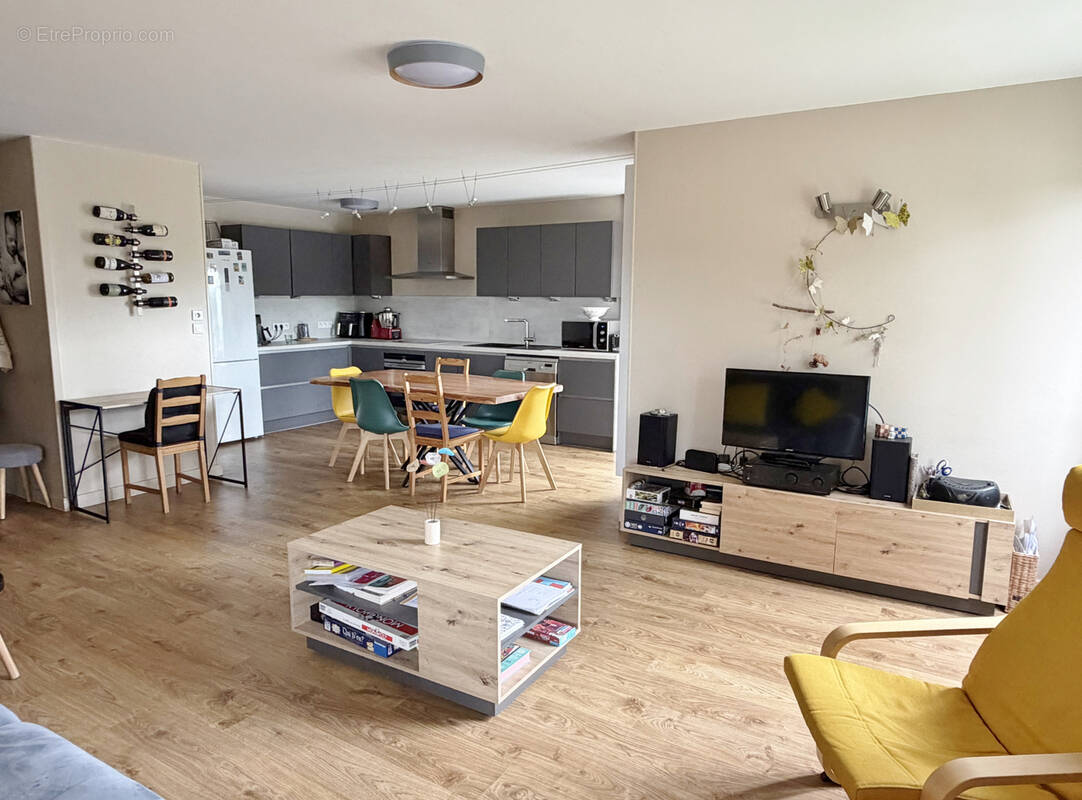 Appartement à GREZIEU-LA-VARENNE