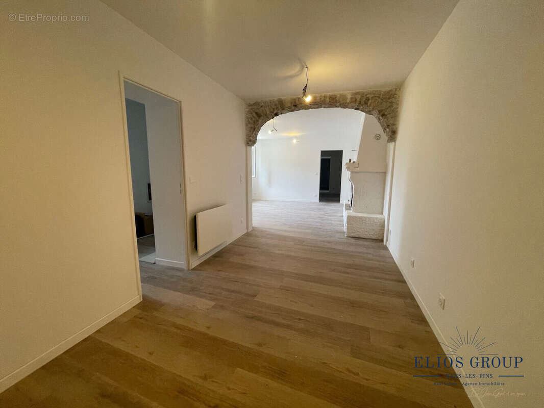 Appartement à ROUGIERS