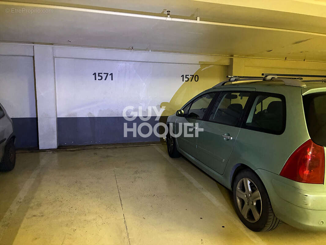 Parking à PARIS-10E