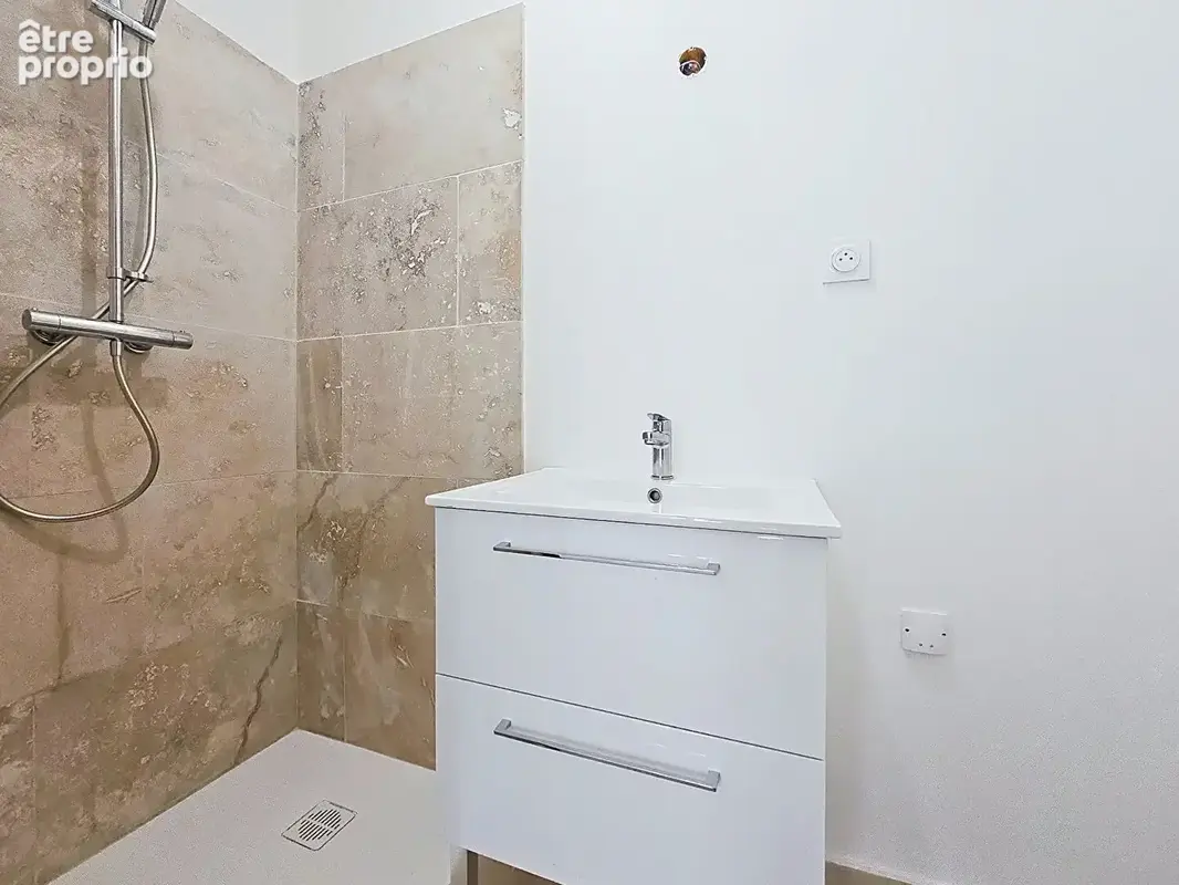 Maison rénovée 51 m², 3 pièces, 2 chambres. Avignon intra-muros, Quartier calme - photo 6