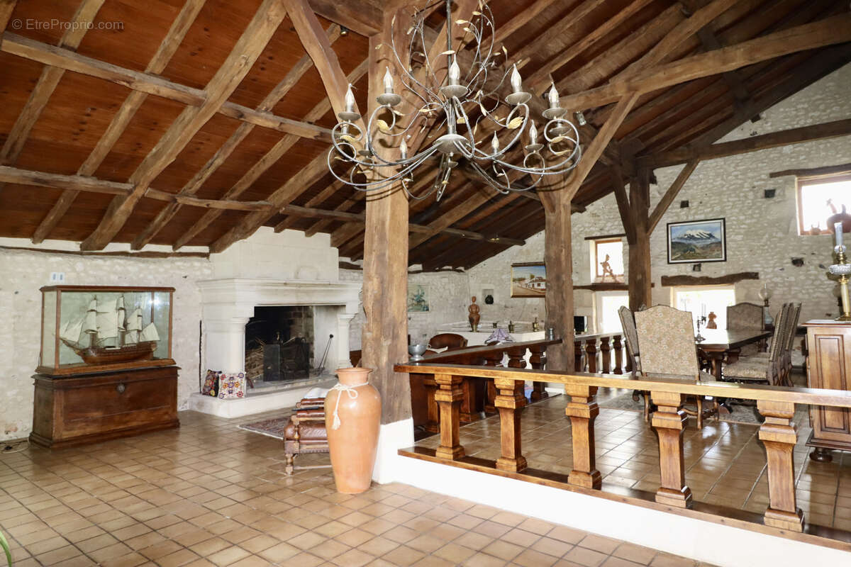 Maison à SAINTES