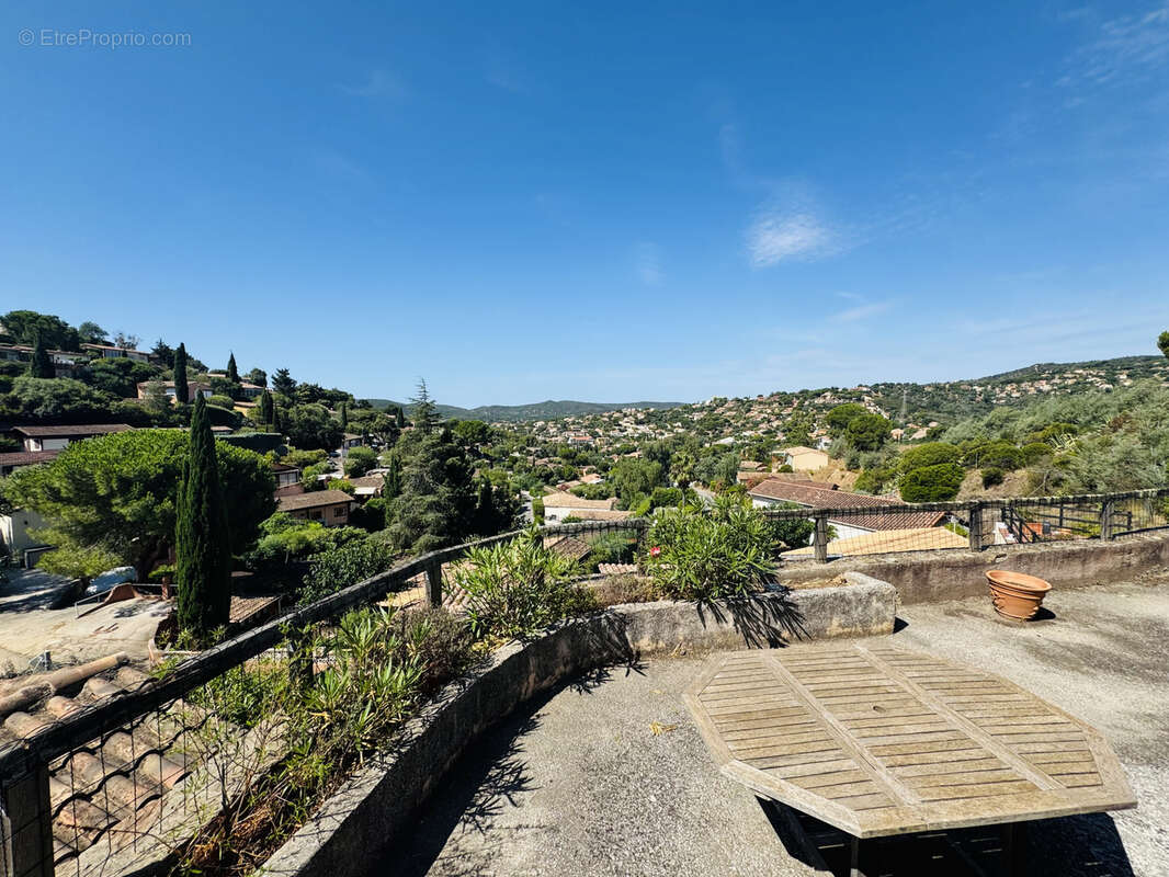 Terrain à BORMES-LES-MIMOSAS