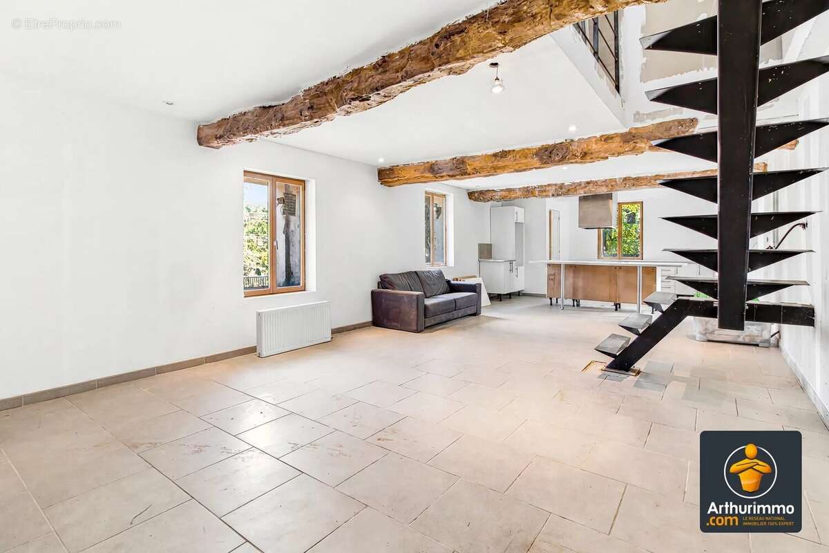 Trèves, secteur Le Burel - Maison authentique en pierre, sur un terrain de 745 m². - photo 2