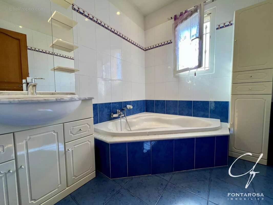 Maison à ROQUEBRUNE-SUR-ARGENS