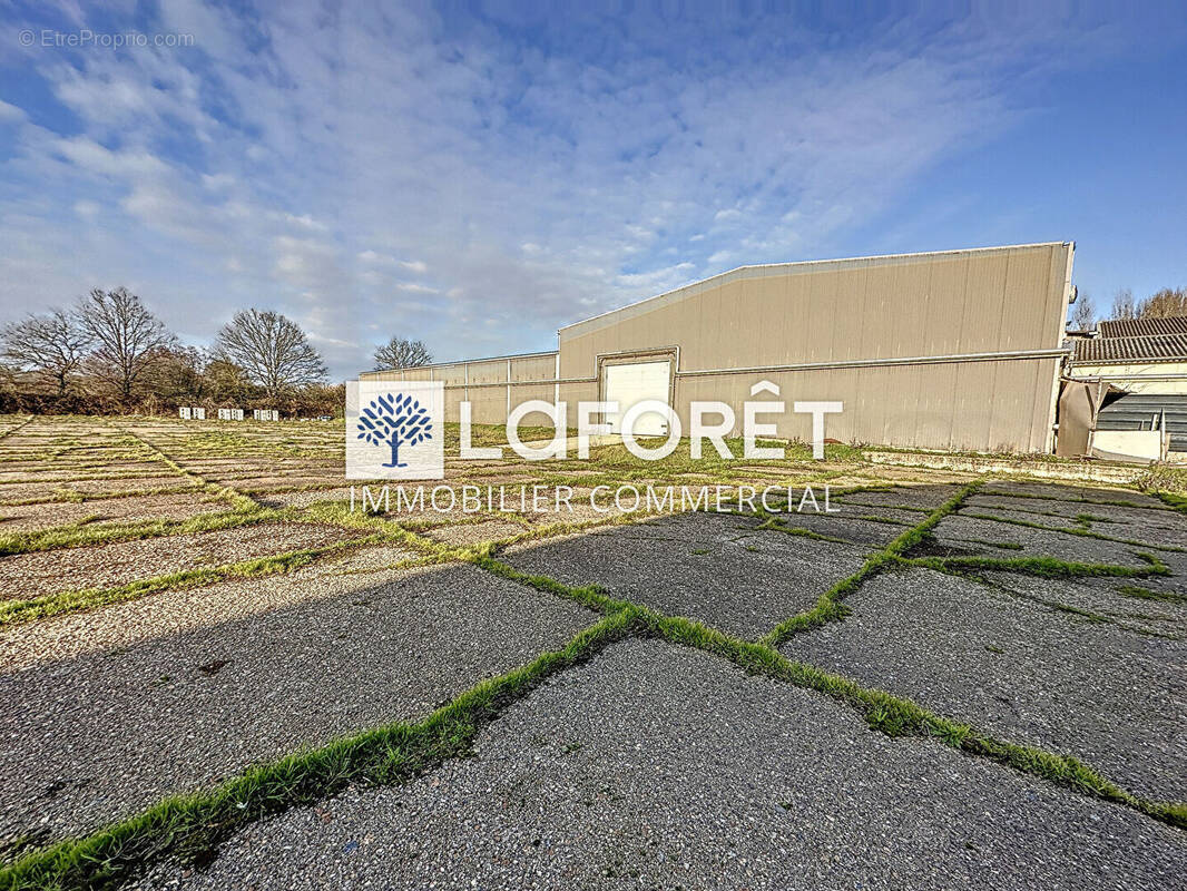 Commerce à LA CHARTRE-SUR-LE-LOIR