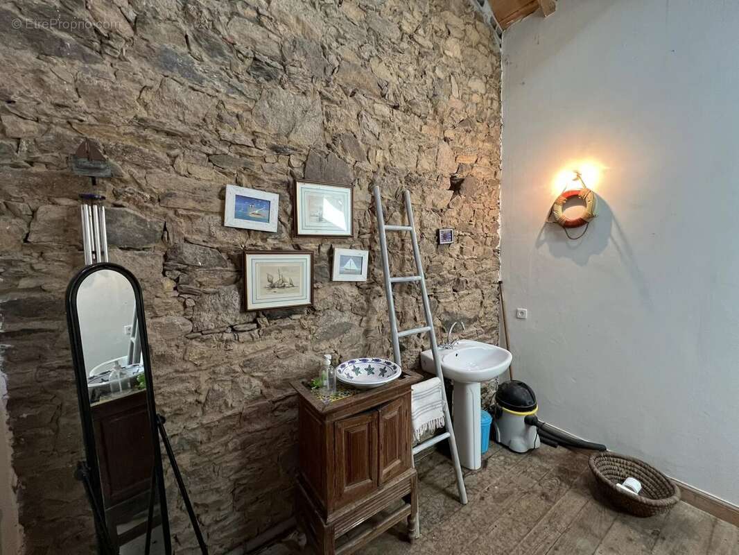 Maison en pierre de 300m² - 4 chambres et jardin joli - photo 12
