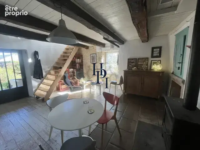 Maison de village avec terrasses et jardin. - photo 6