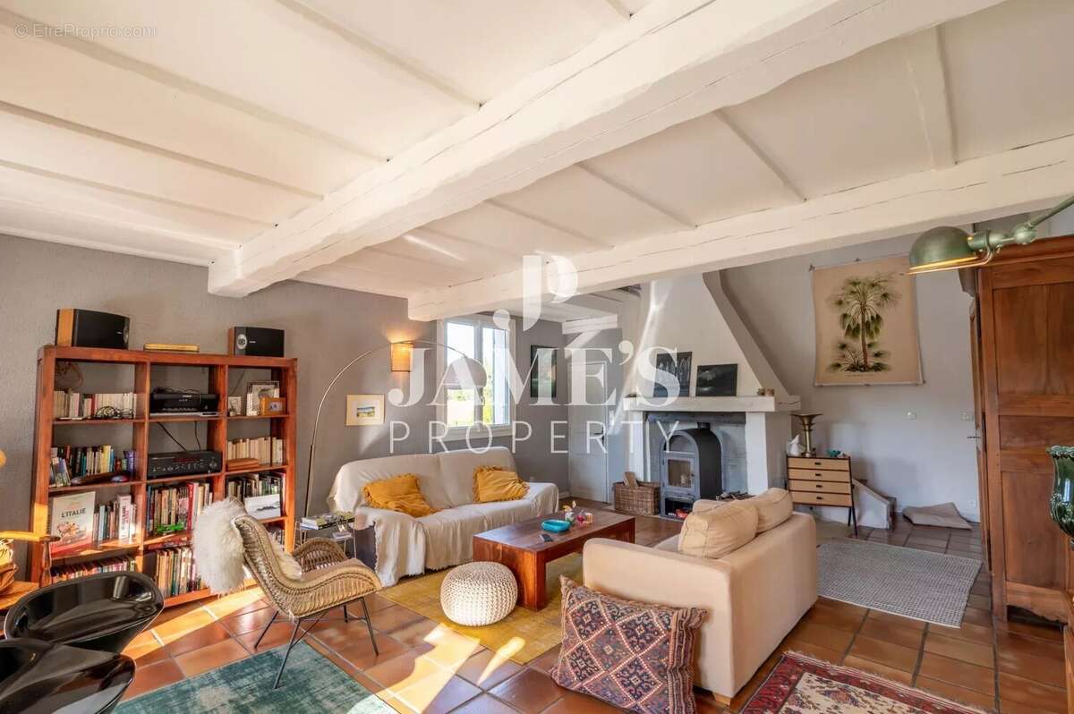 Maison 210 m² à Fontvieille  - photo 3