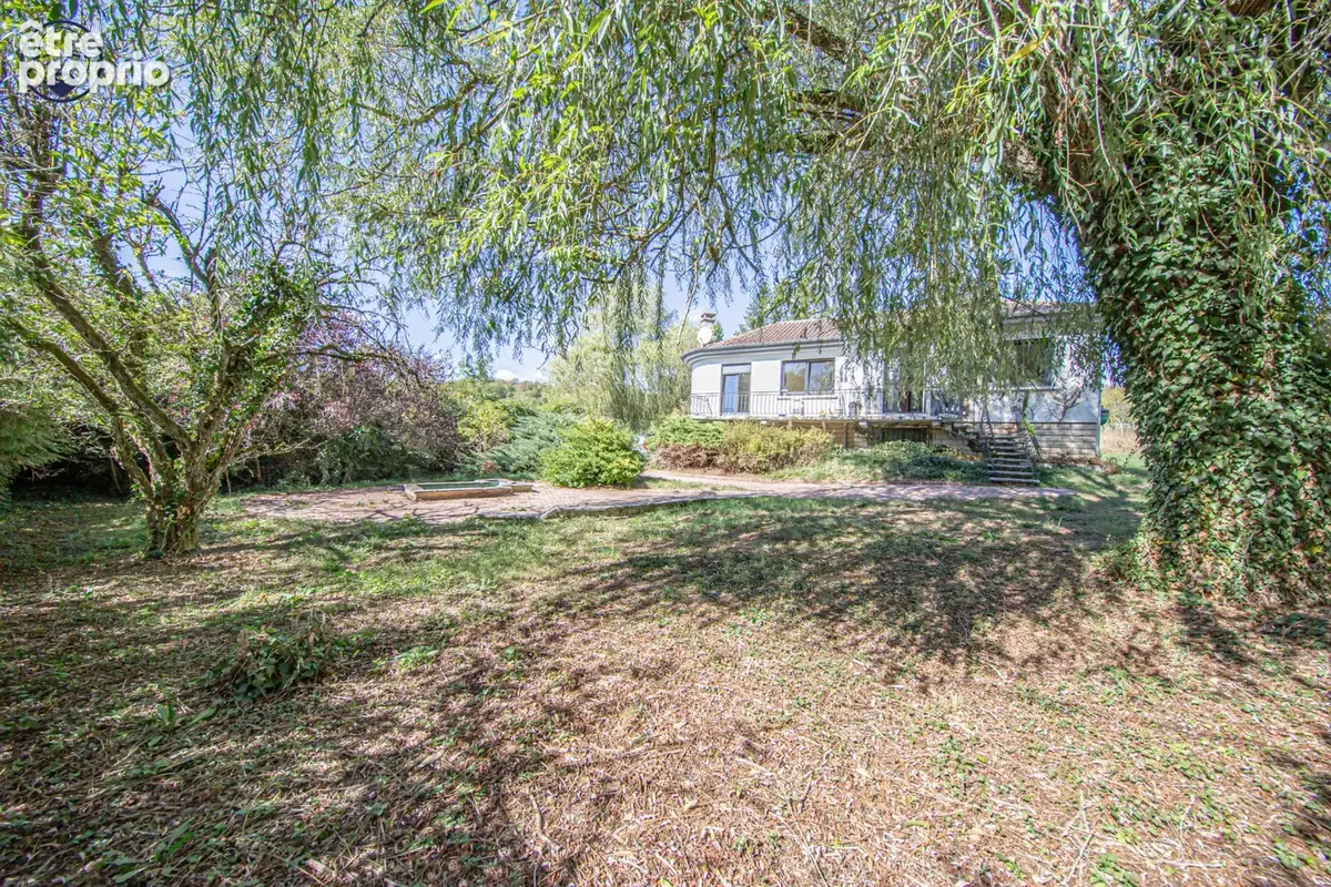 Pavillon individuel avec charme et beaux volumes sur 2 131 m2 de terrain - photo 3