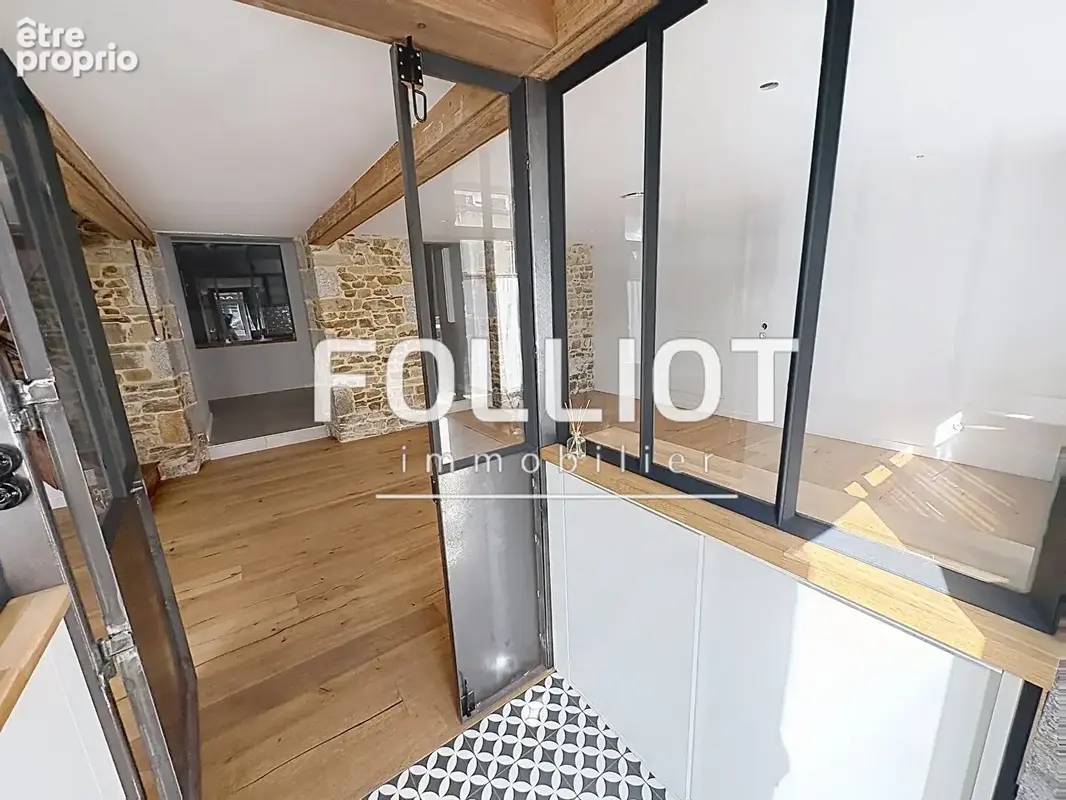 A VENDRE à Fougères centre  - Maison de 136m² avec terrasse et garage - photo 3