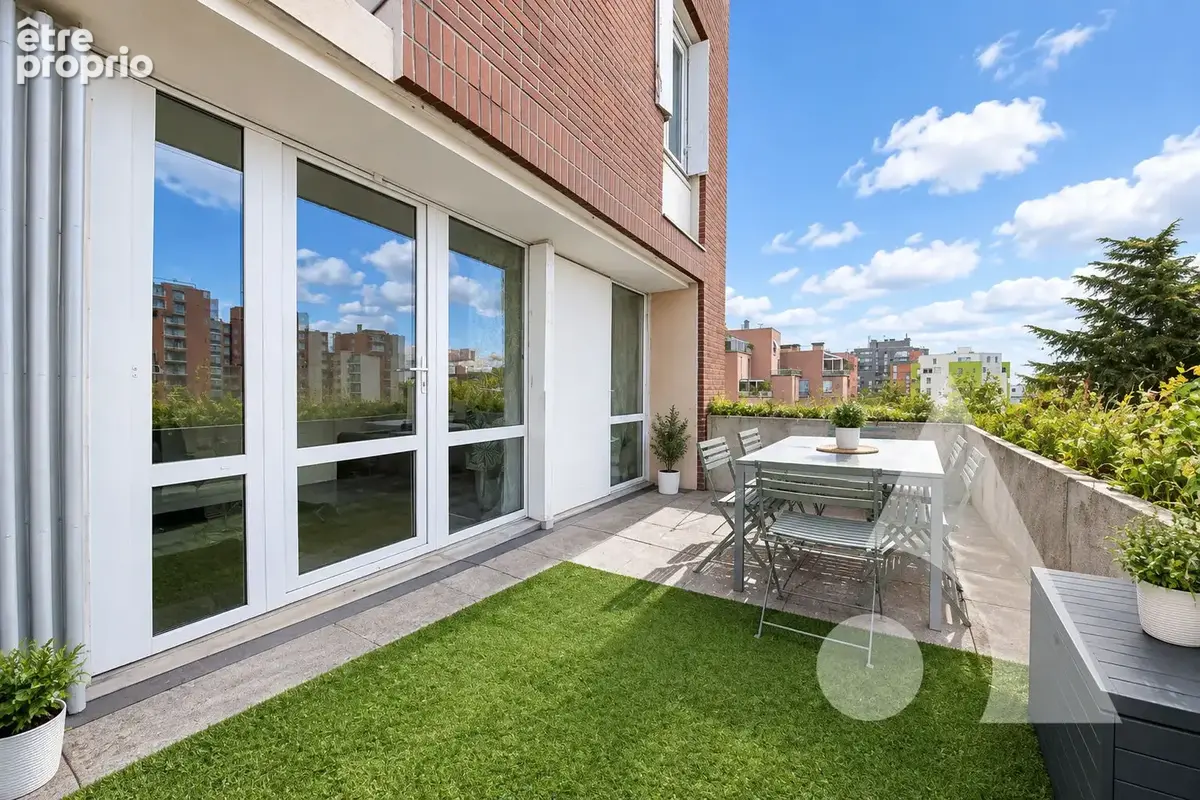 Appartement F4 avec terrasse et box. - photo 1