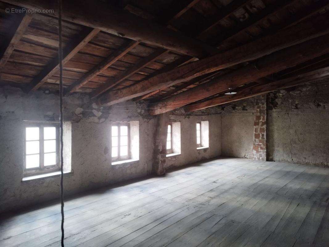 Maison à MACLAS