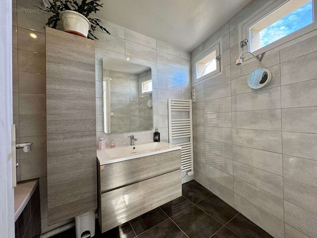 Appartement à MARSEILLE-9E