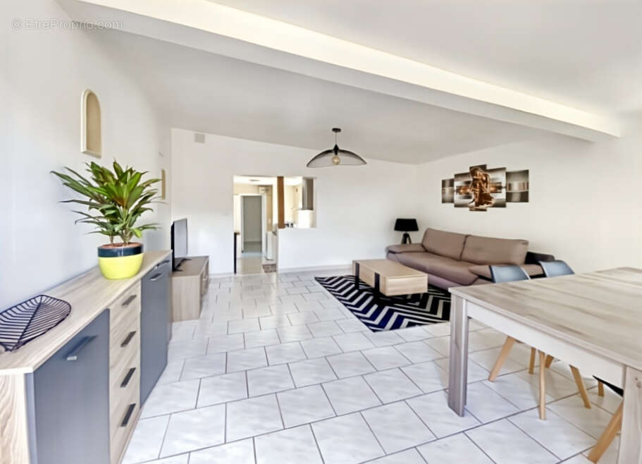 Maison à VENTABREN