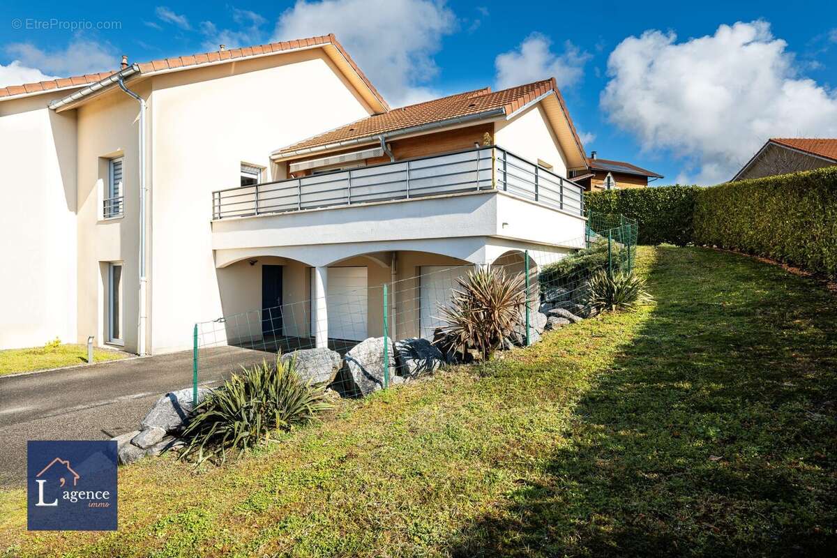 Maison à CESSY