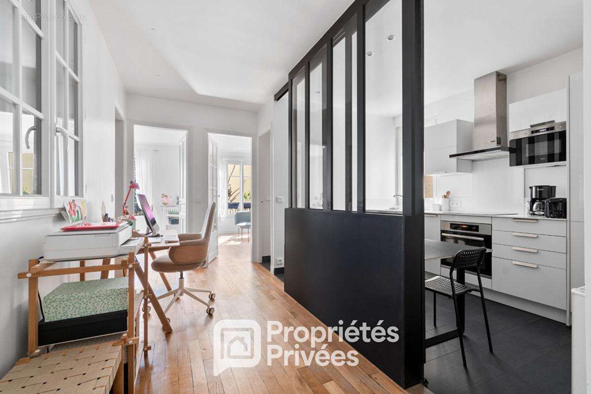 Appartement à COURBEVOIE