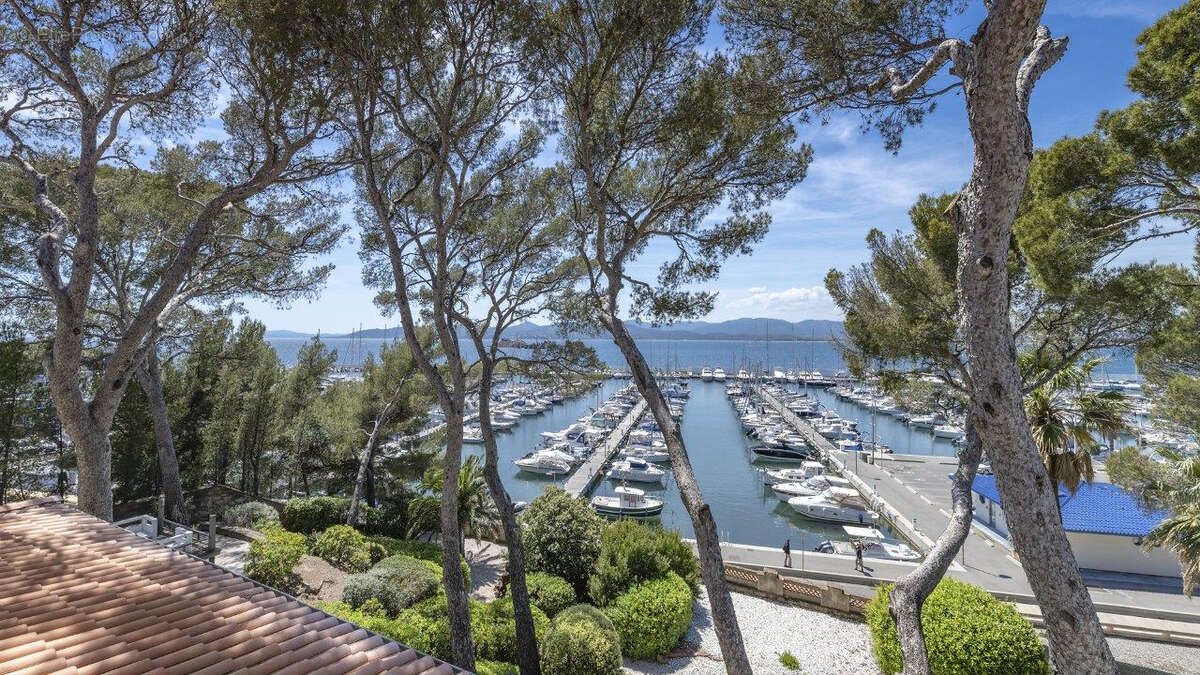 Villa de caractere sur le port santa lucia vue mer tout a pied avec piscine a saint raphael - photo 18