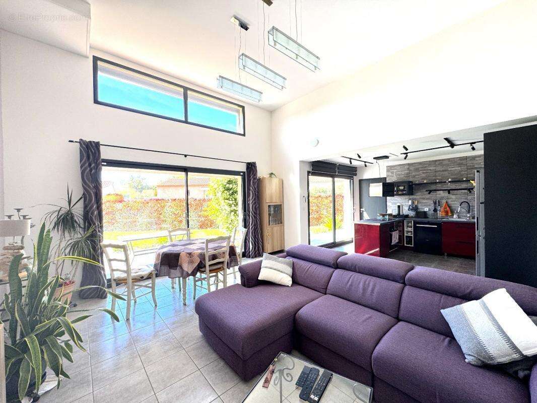 Maison à SAINT-LAURENT-DES-ARBRES