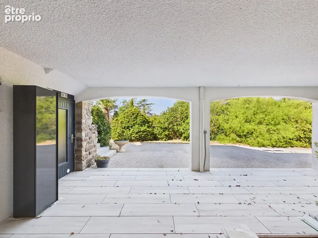 Maison  304m²  sur parcelle de 3304m² situee a st clair 07430 - photo 13