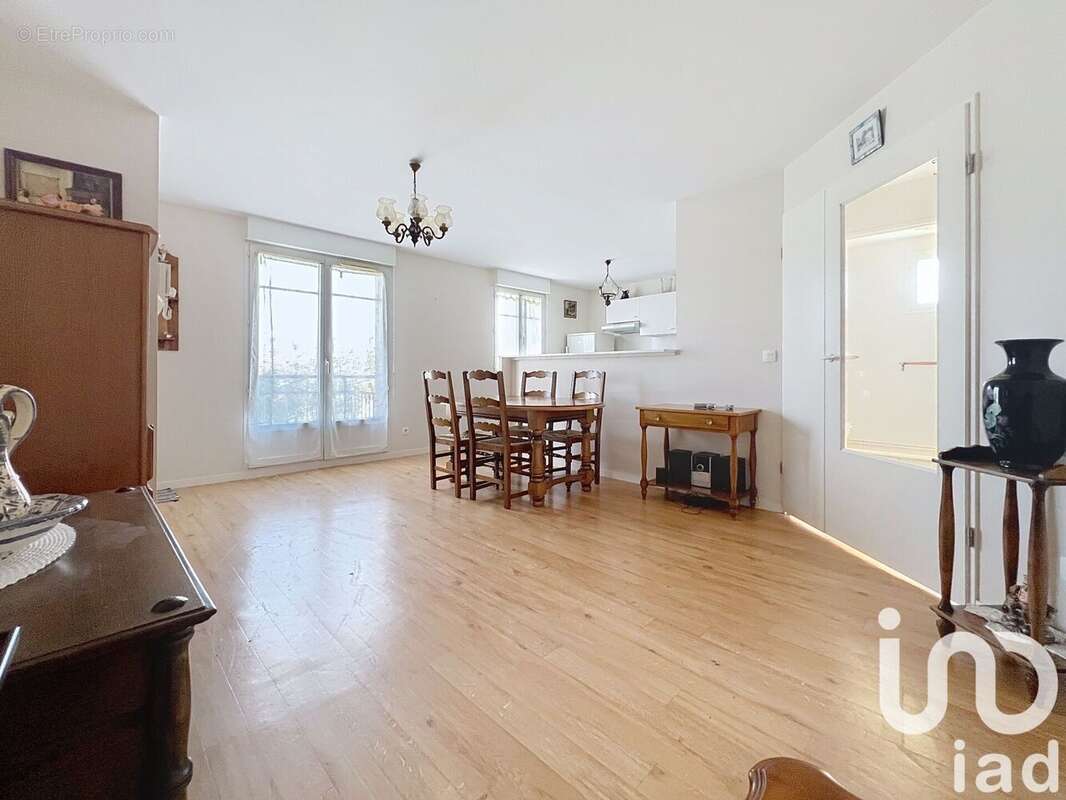 Photo 3 - Appartement à SAINT-JEAN-DE-BRAYE