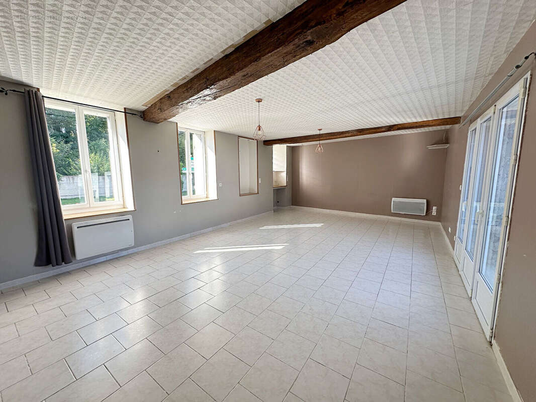 Maison à ESTISSAC