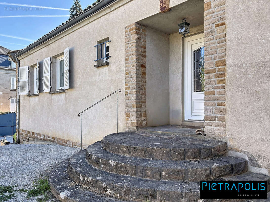 Maison à LA CHAPELLE-DE-GUINCHAY