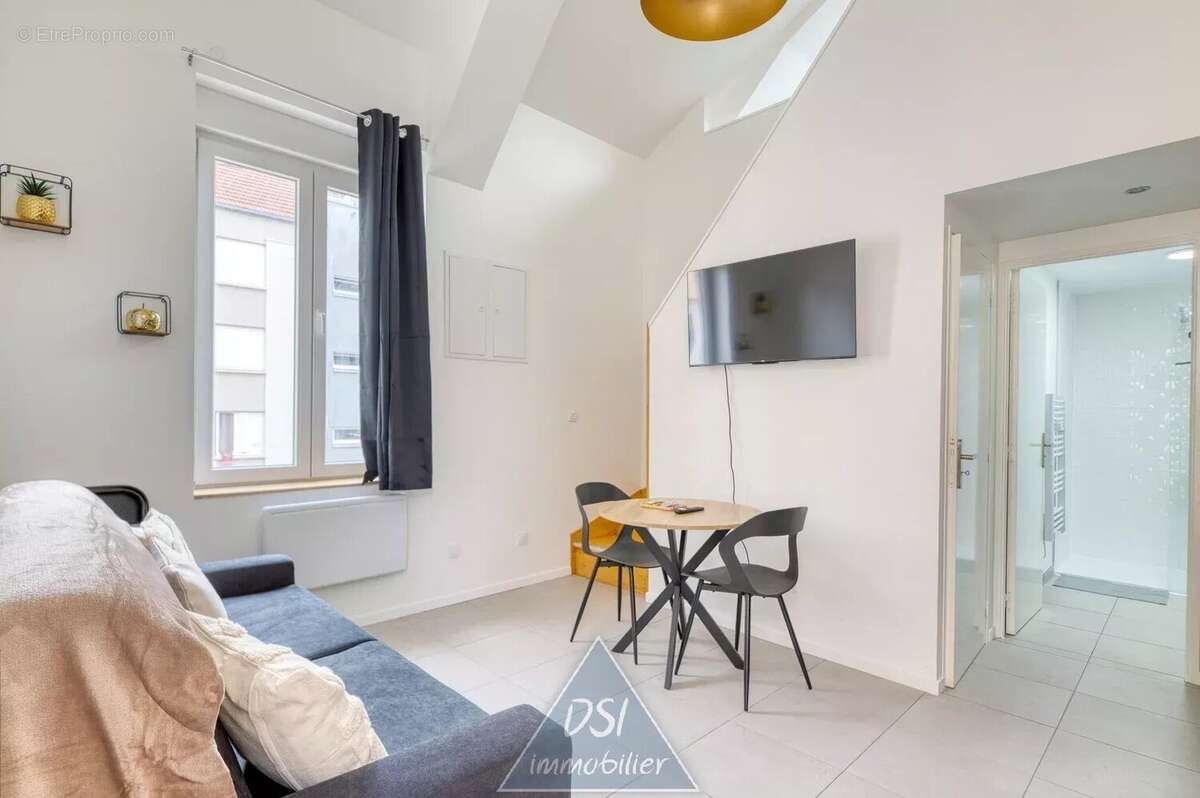 VILLEURBANNE HYPER-CENTRE – Ensemble immobilier en pleine propriété – 8 logements exploités en location meublée – Investissement - photo 2