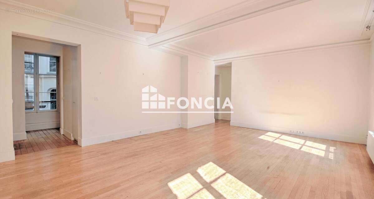 Appartement à PARIS-3E