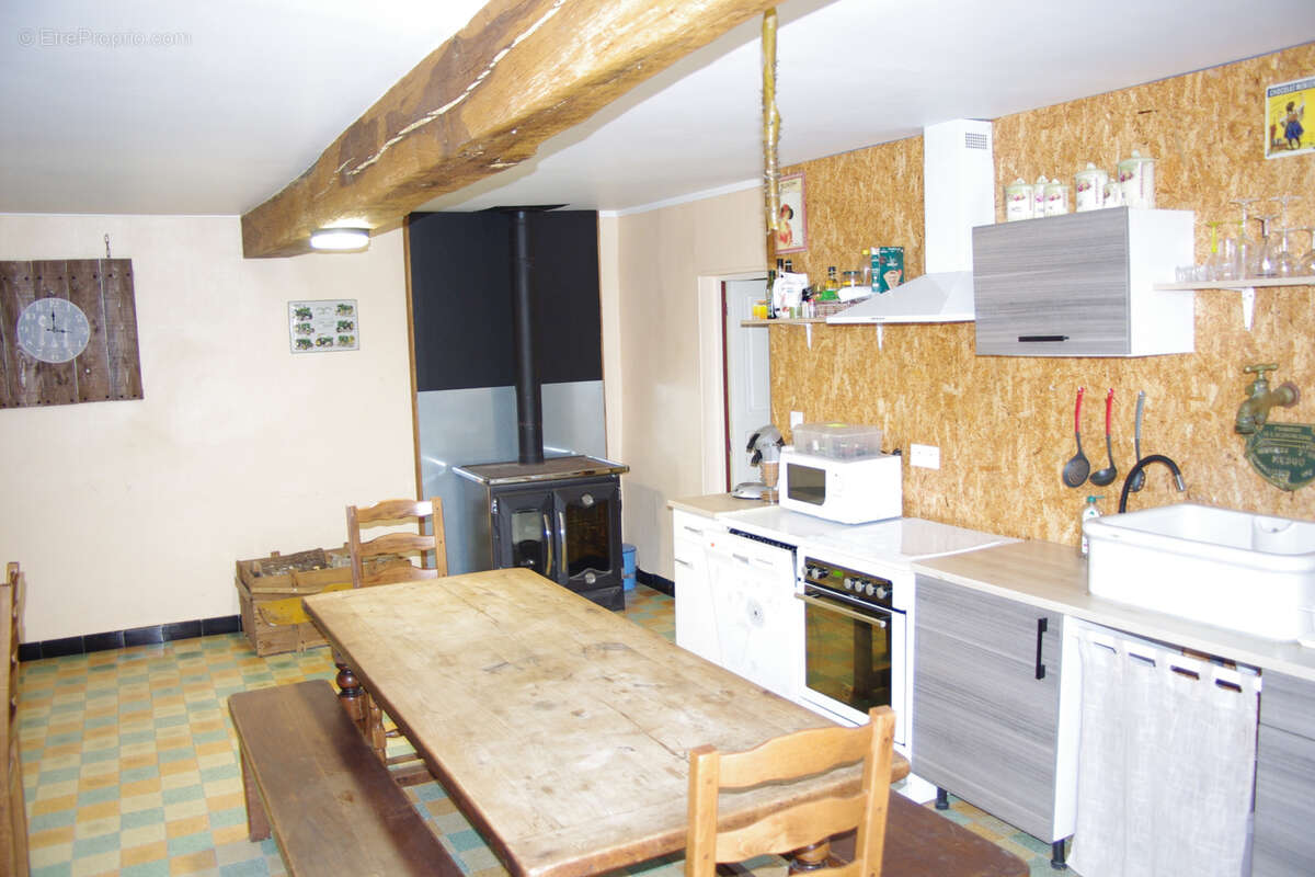 7 kms de Charlieu corps de ferme sur 5 hectares - photo 12