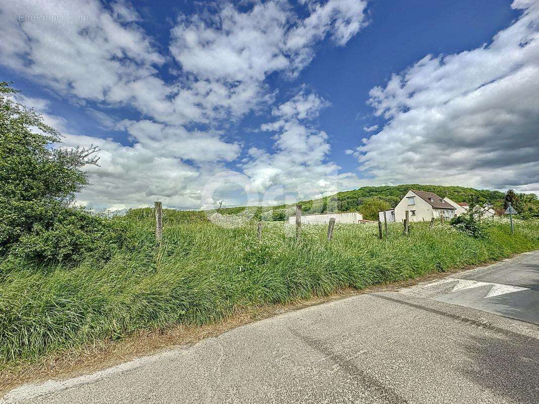 Terrain à CHEVINCOURT