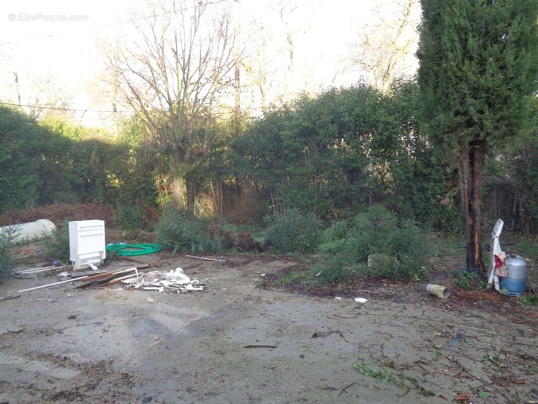 Terrain à SAINT-ETIENNE-DU-GRES