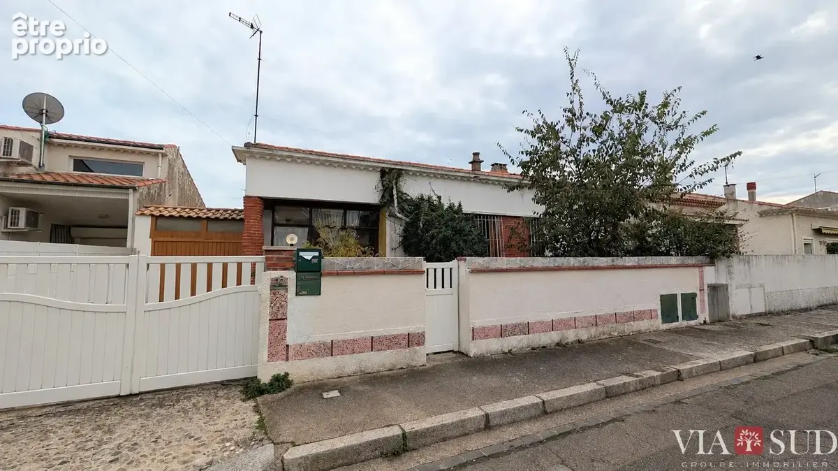 Béziers - A rénover - Maison de plain pied avec garage et jardin - photo 1