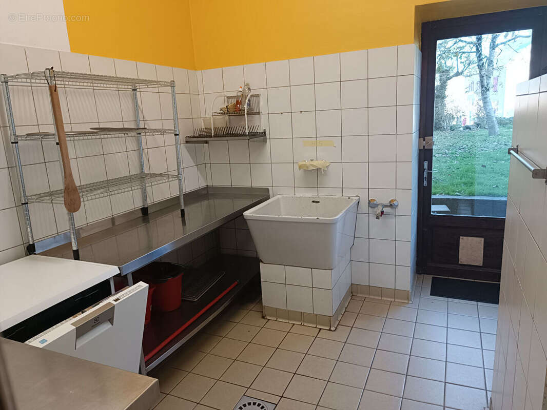 Immeuble commercial - Salles-Curan - photo 11