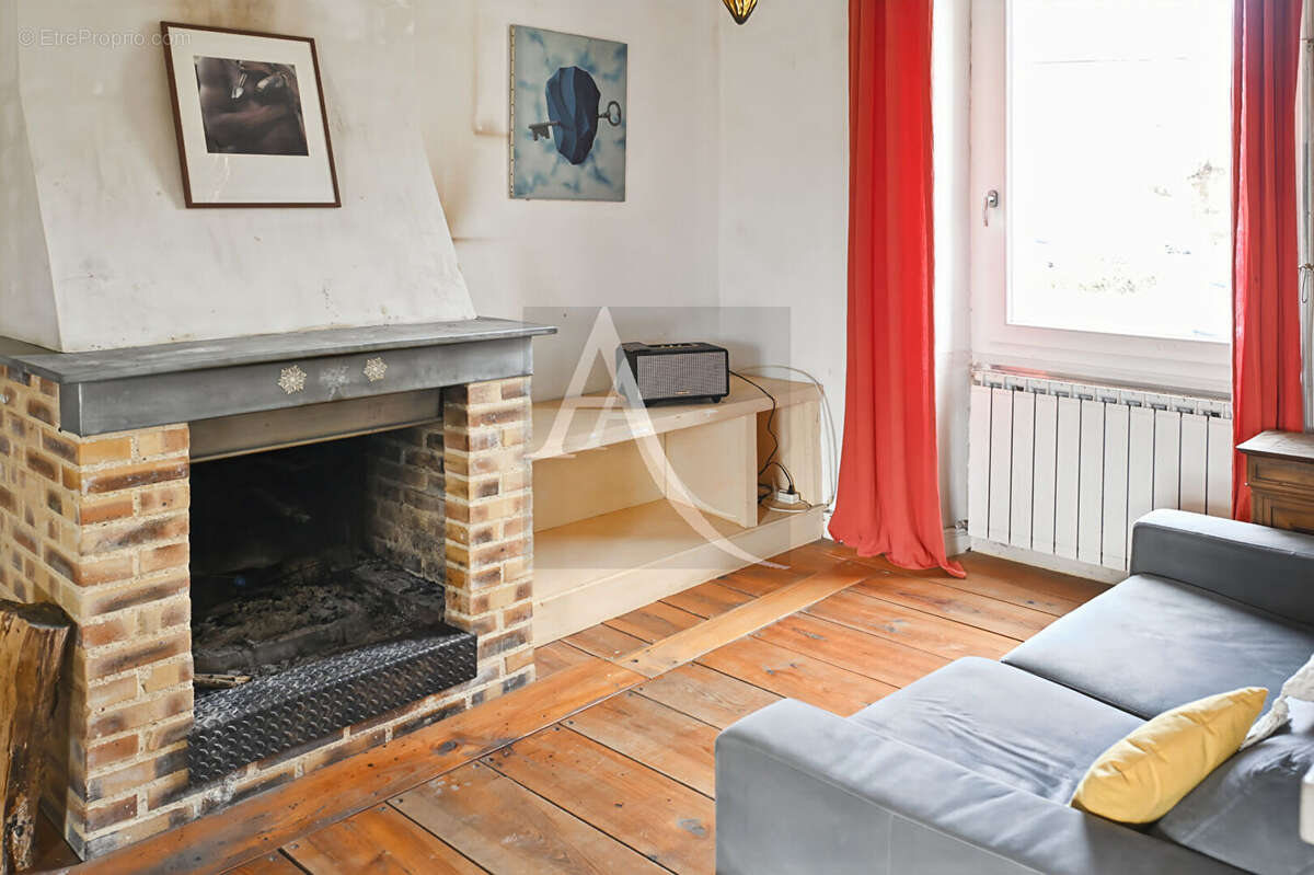 Maison à MAUROUX
