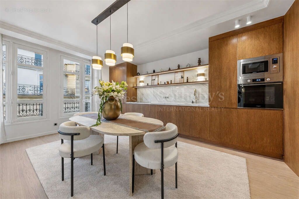 Appartement à PARIS-8E