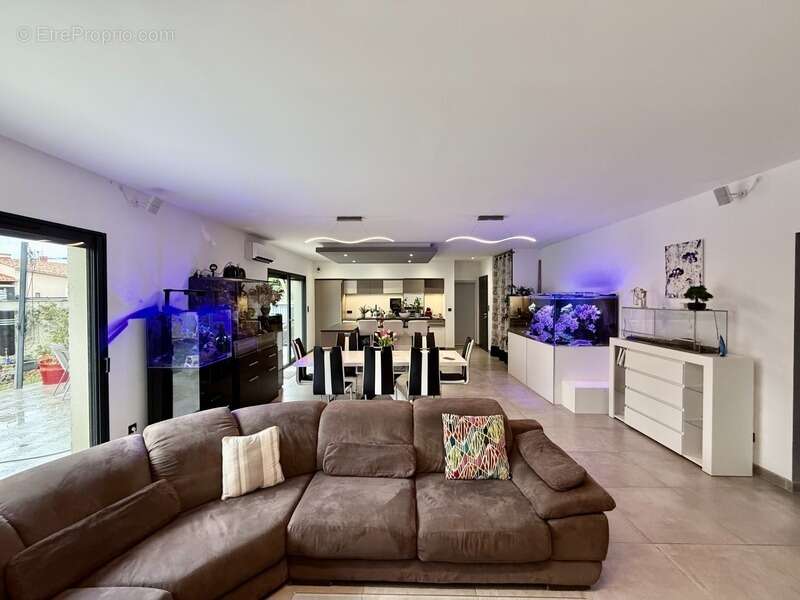 Maison à L'ISLE-SUR-LA-SORGUE