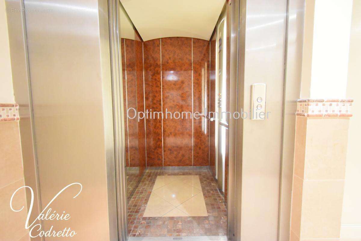 HYÈRES – T3 70 m² avec terrasse, garage – Résidence prisée proche centre-ville 83400 - photo 6