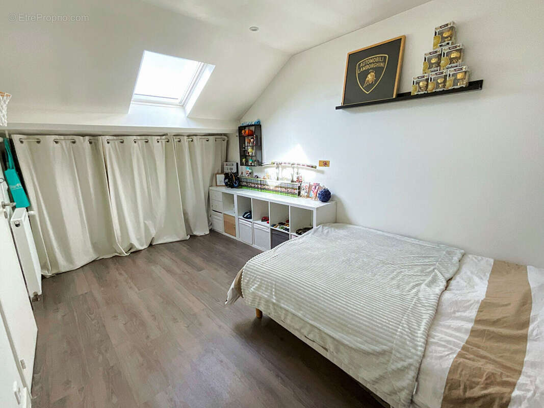 Maison à VOISINS-LE-BRETONNEUX