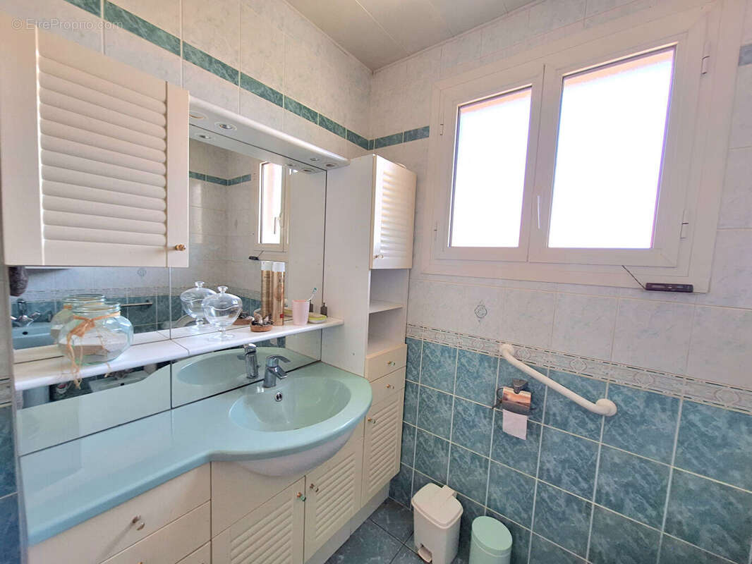 A vendre maison 141 m2 à fort potentiel et idéalement placée à Domérat équipé d'un ascenseur. - photo 12